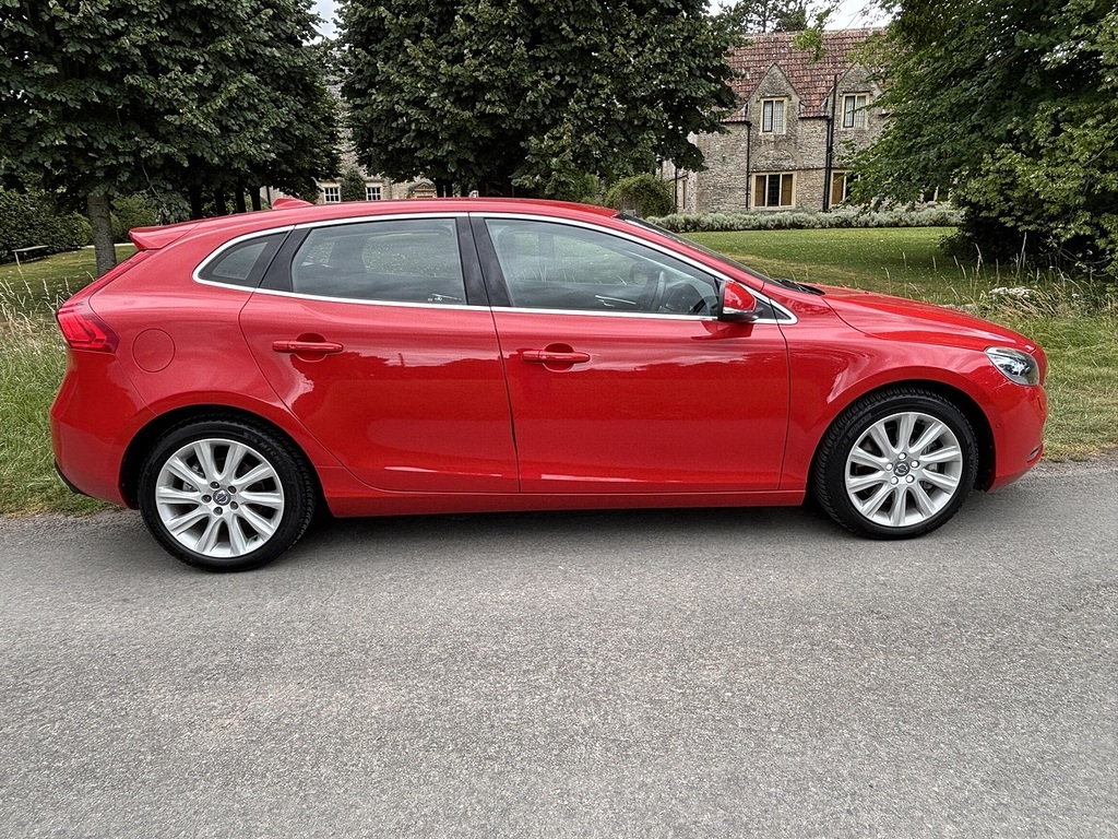 Volvo V40 T3 Se U556546 Red #5