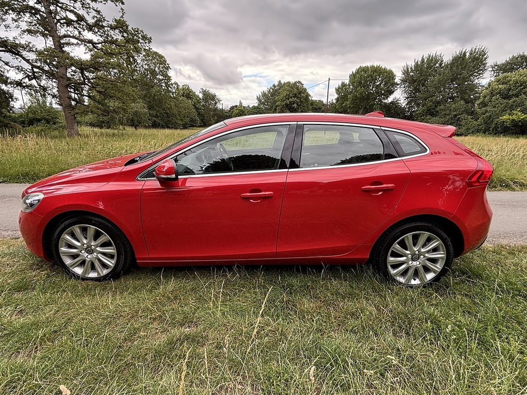 Volvo V40 T3 Se U556546 Red #4