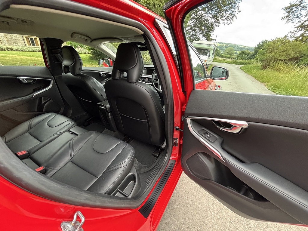 Volvo V40 1.5 T2 R-design 120 Bhp Euro 6 Silver #25