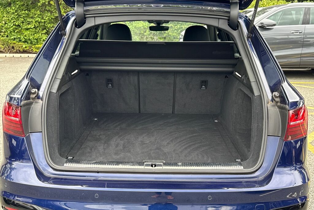 Audi A4 Avant Avant Black Edition 35 Tfsi 150 Ps S Tronic Blue #6