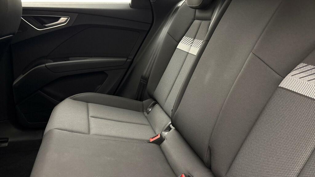 Audi Q4 E Tron Q4 Sport 35 E-tron 125,00 Kw Black #6