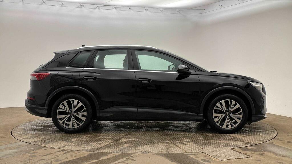 Audi Q4 E Tron Q4 Sport 35 E-tron 125,00 Kw Black #3