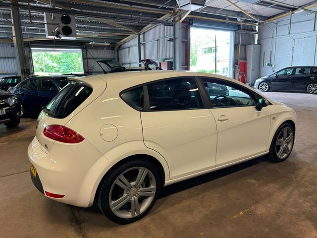 Seat Leon Hatchback RV09EPX White #4
