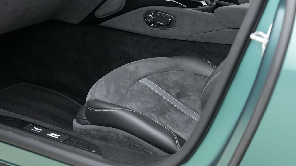 Aston Martin V8 V8 550 Touchtronic 3,982 cc Grey #51