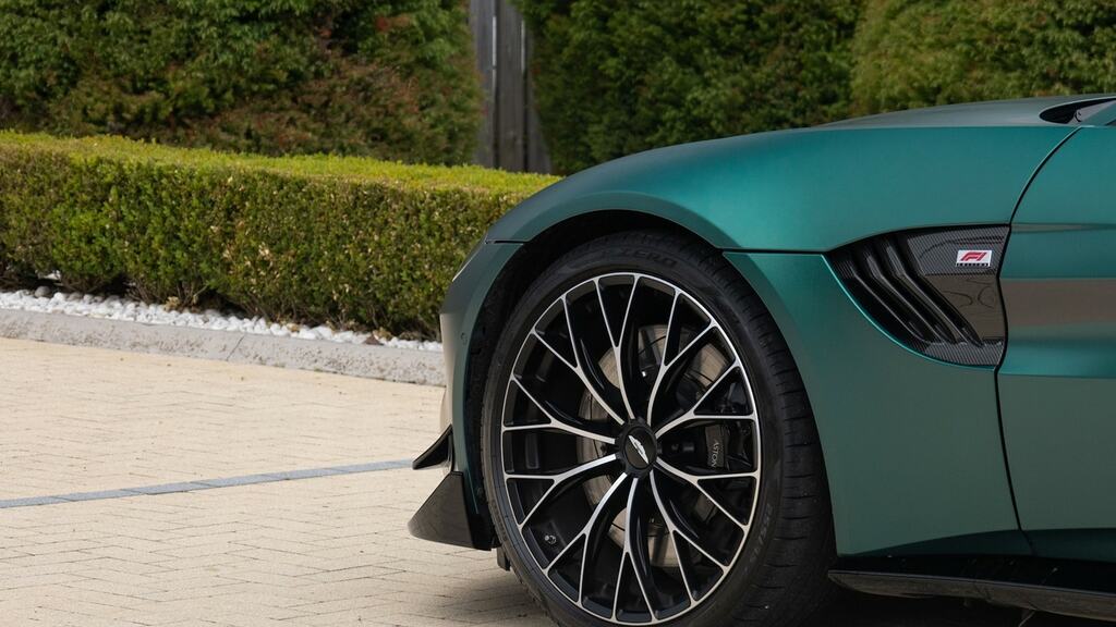 Aston Martin V8 V8 550 Touchtronic 3,982 cc Grey #46