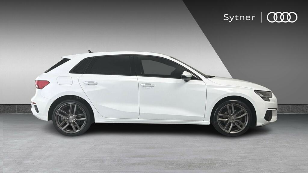Audi A3 30 Tfsi Technik RF22HHP White #4