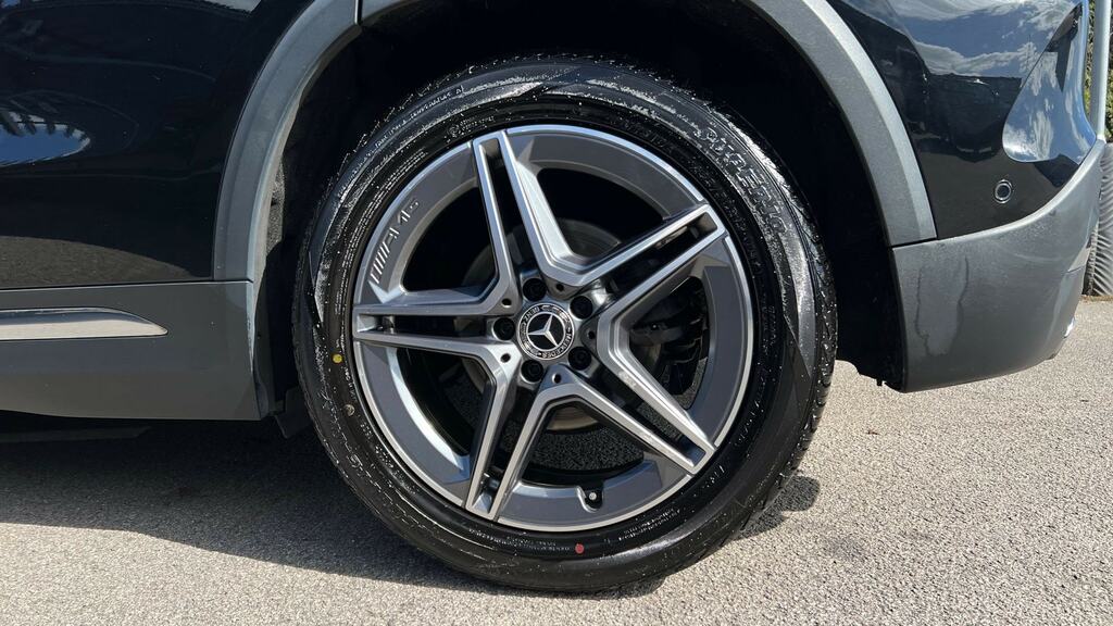 Mercedes-Benz GLA Class Gla 200 Amg Line Premium Plus EF22MWW Black #5