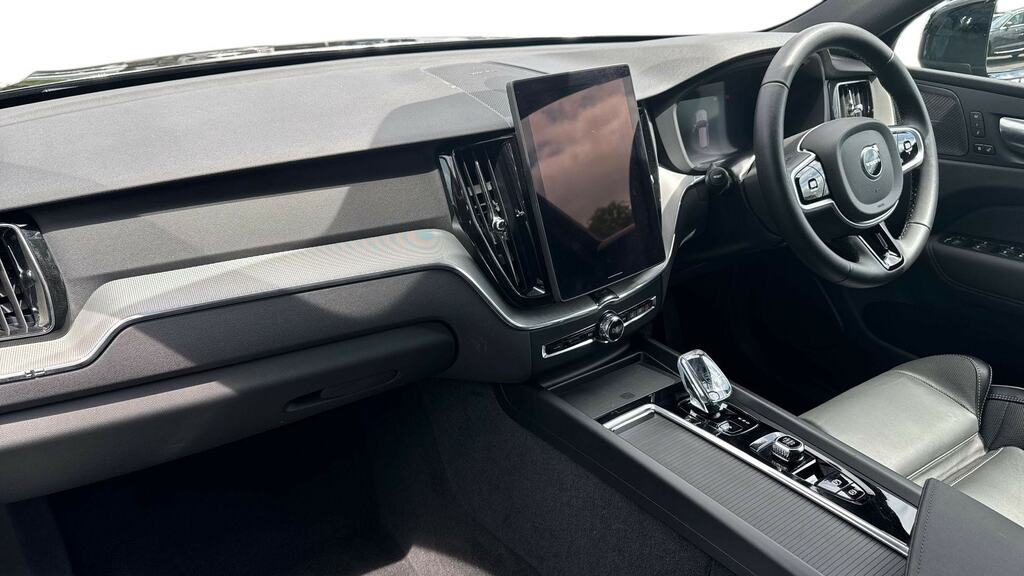 Volvo XC60 2.0 B5p Plus Black Edition Awd Geartronic Black #4