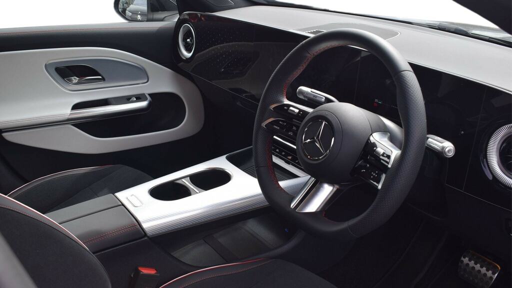 Mercedes-Benz CLA Class Cla 200 Amg Line Executive Black #3