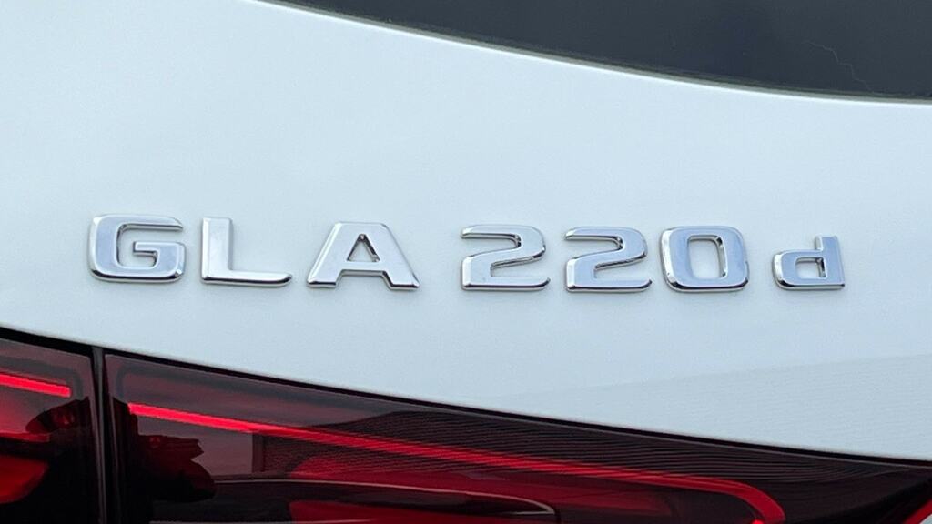 Mercedes-Benz GLA Class 1.3 Gla200h Mhev Amg Line Executive Suv Petr White #20