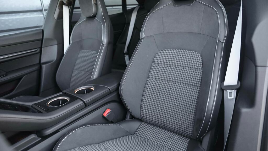 Porsche Taycan Performance Plus 105Kwh Gts Saloon Au White #9