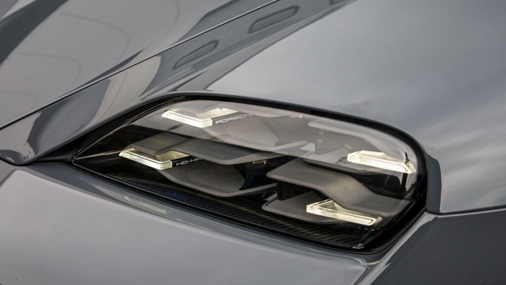 Porsche Taycan 320Kw 105Kwh Rwd NX26JVU Blue #33