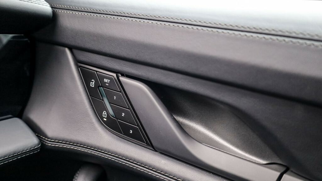 Porsche Taycan 320Kw 105Kwh Rwd NX26JVU Blue #25