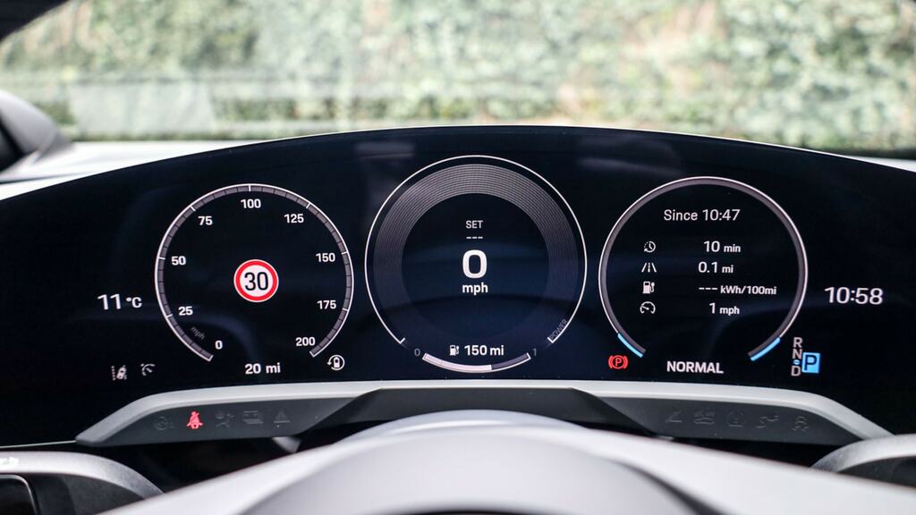 Porsche Taycan 320Kw 105Kwh Rwd NX26JVU Blue #20