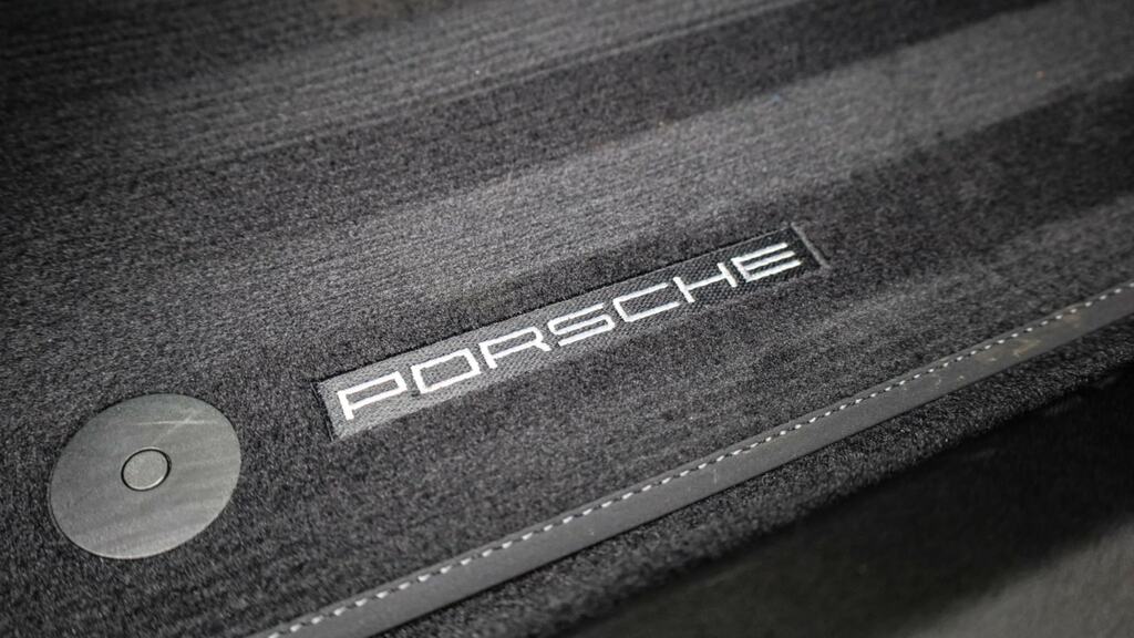 Porsche Taycan 320Kw 105Kwh Rwd NX26JVU Blue #29