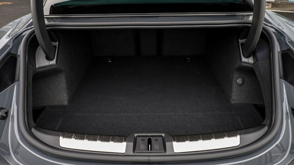 Porsche Taycan 320Kw 105Kwh Rwd NX26JVU Blue #31