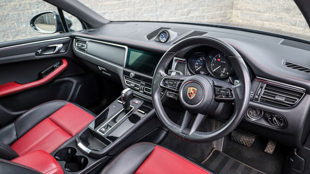 Porsche Macan 5dr Pdk Black #5