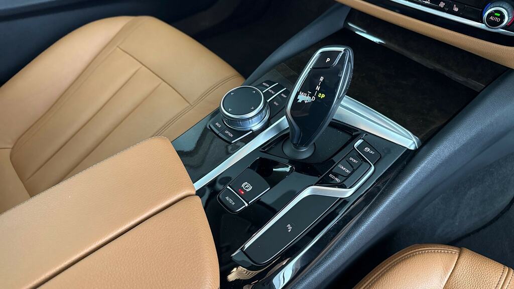 BMW 5 Series 520D M Sport Touring Black #10