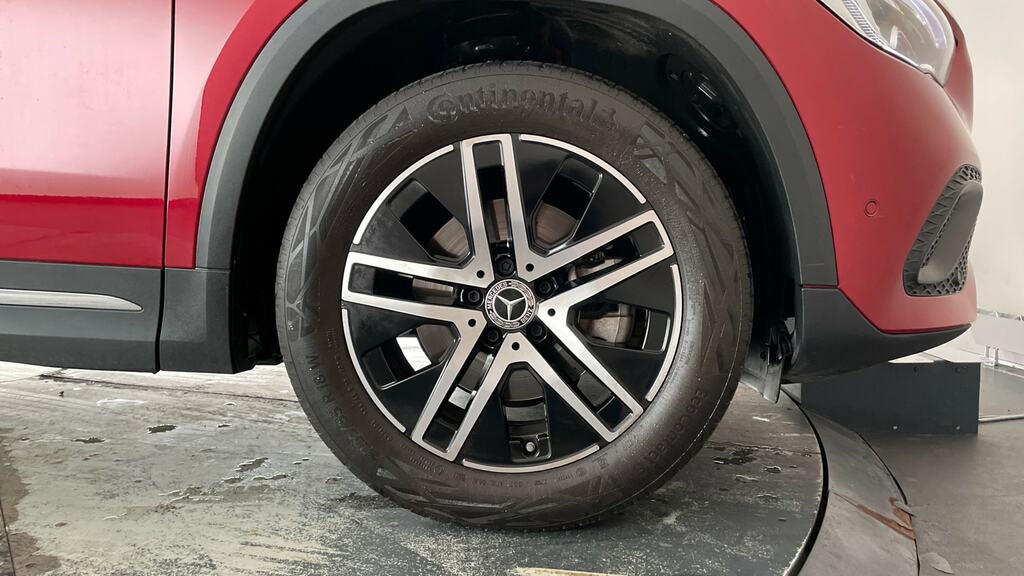 Mercedes-Benz GLA Class 1.3L Gla 180 Amg Line Premium 135 Bhp Silver #23