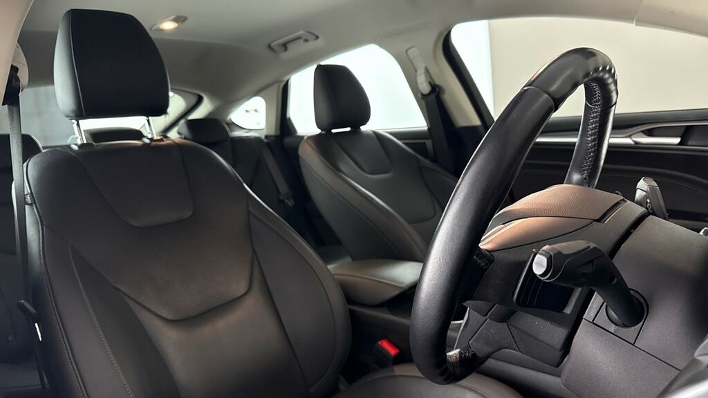 Ford Mondeo Vignale 2.0 Tdci 180Ps With Heated Leather Seats Black #10