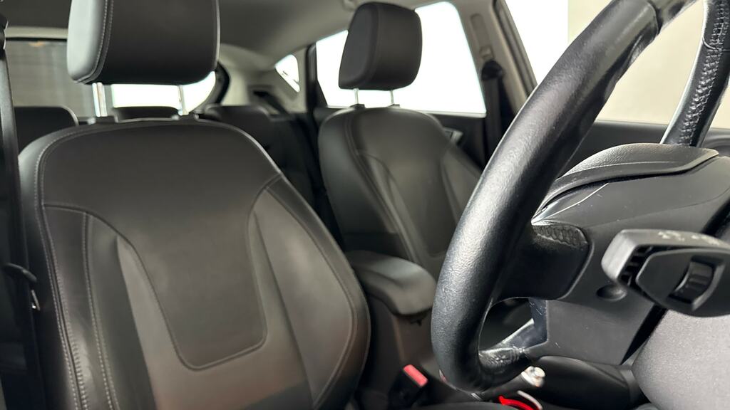 Ford Fiesta Fiesta Zetec White #10