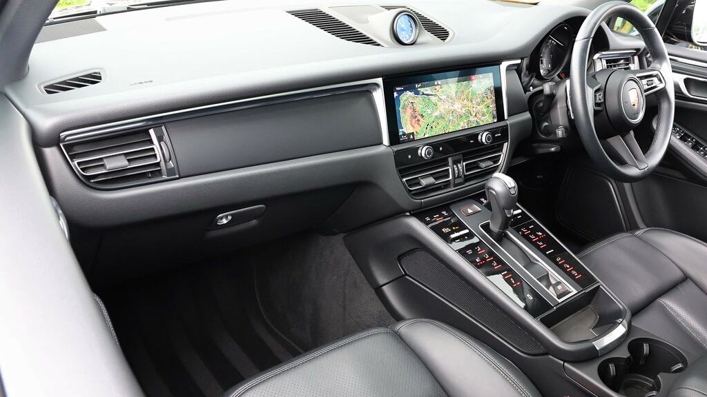 Porsche Macan 5dr Pdk Black #3