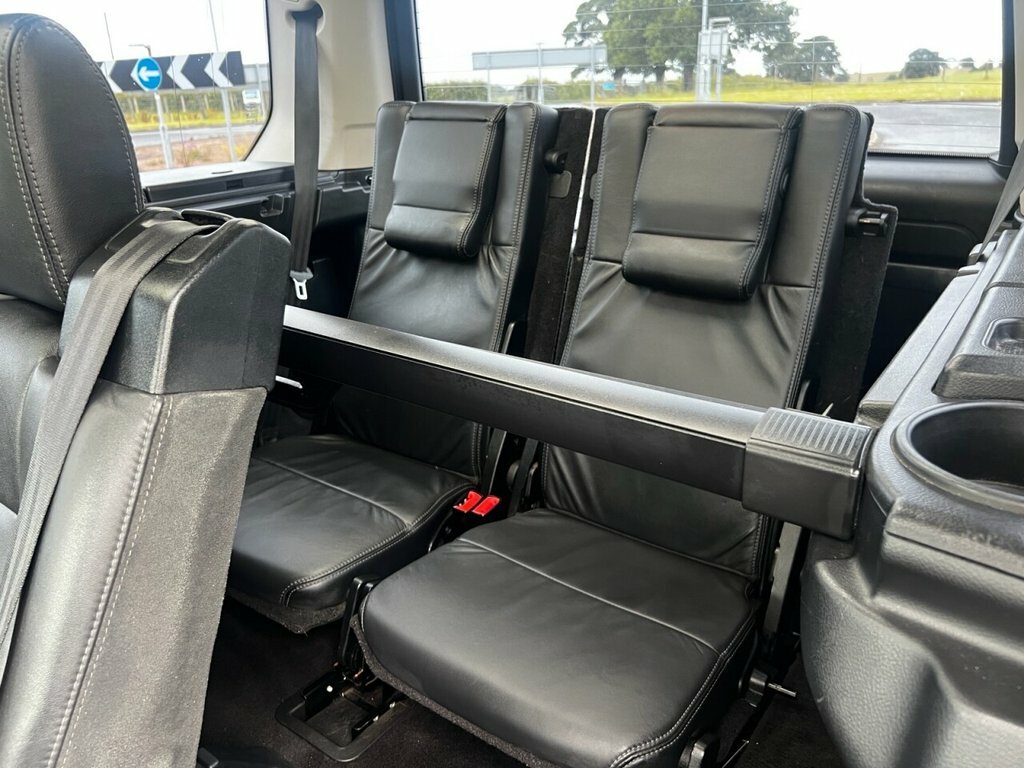 Land Rover Discovery 4 3L Hse Black #5