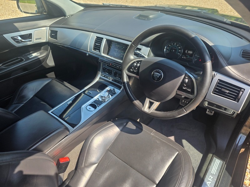 Jaguar XF D V6 S Portfolio Grey #3