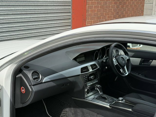 Mercedes-Benz C Class 2.1 C300dh Amg Line Premium Plus G-tronic Euro White #18