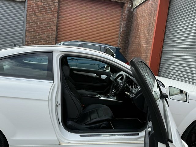 Mercedes-Benz C Class 2.1 C300dh Amg Line Premium Plus G-tronic Euro White #15