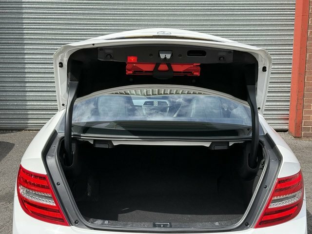 Mercedes-Benz C Class 2.1 C300dh Amg Line Premium Plus G-tronic Euro White #22
