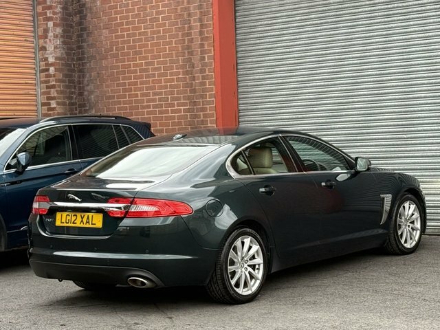 Jaguar XF 2.2D Premium Luxury Saloon Euro 5 Green #3