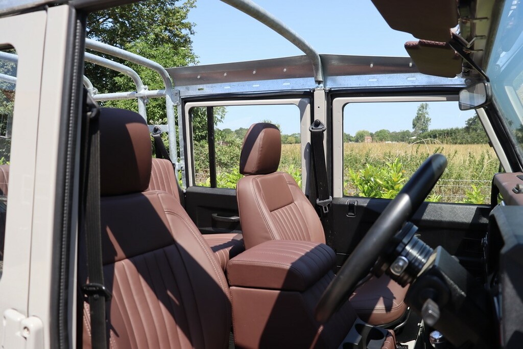 Land Rover Defender 110 Suv 2.5 Td5 Mwb 200606 Green #27
