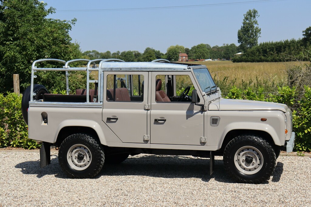 Land Rover Defender 110 Suv 2.5 Td5 Mwb 200606 Green #24