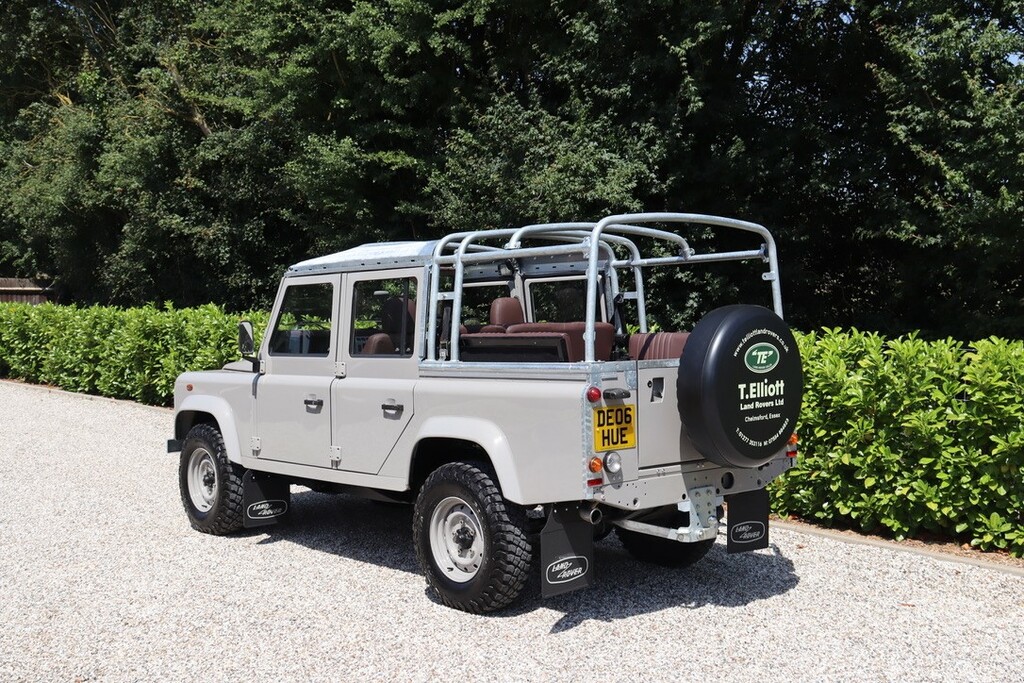 Land Rover Defender 110 Suv 2.5 Td5 Mwb 200606 Green #33