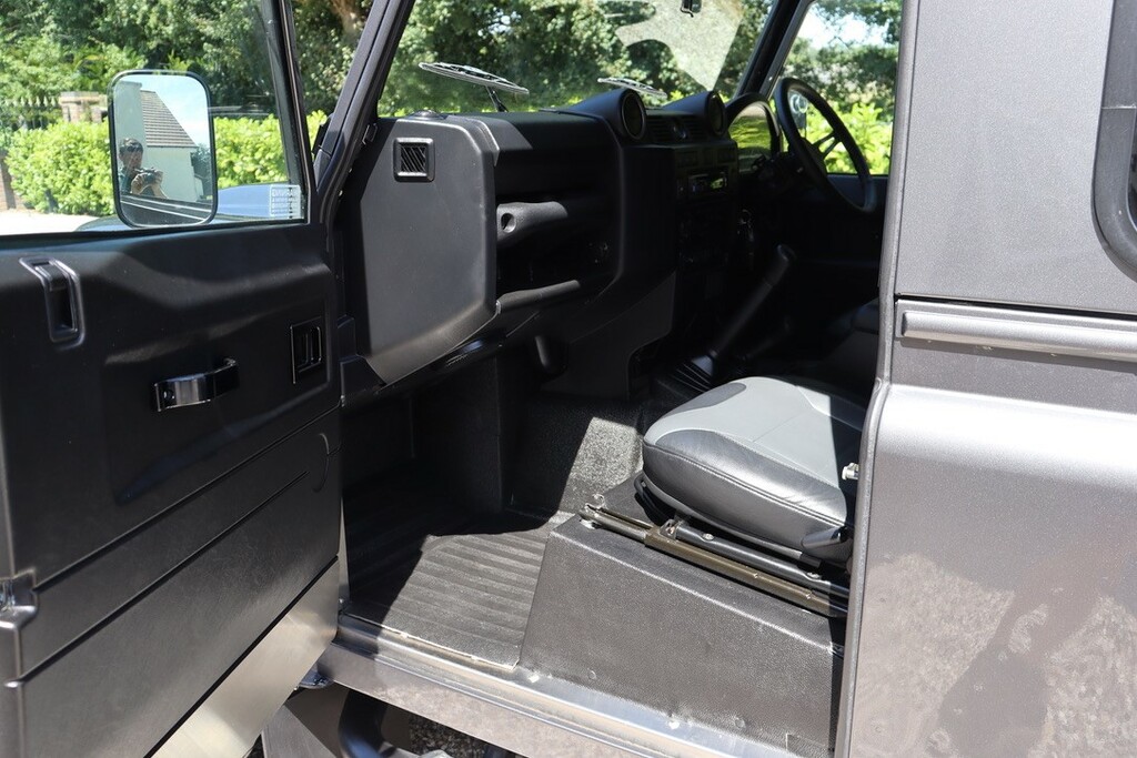 Land Rover Defender 90 Defender 90 Xs Td Grey #28