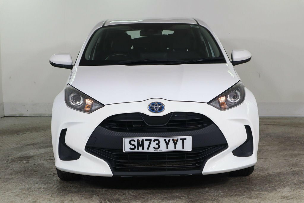 Toyota Yaris 1.5L Icon White #2