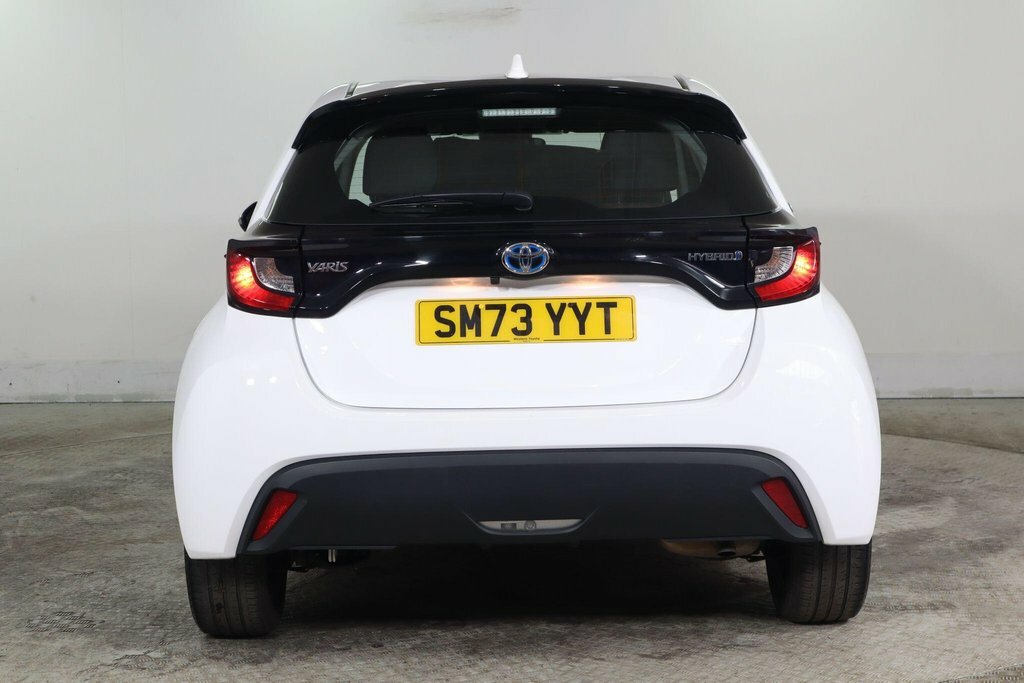 Toyota Yaris 1.5L Icon White #6
