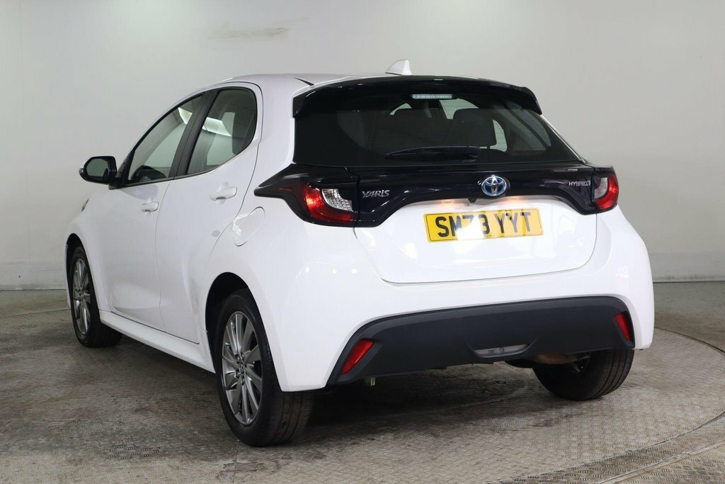 Toyota Yaris 1.5L Icon White #4