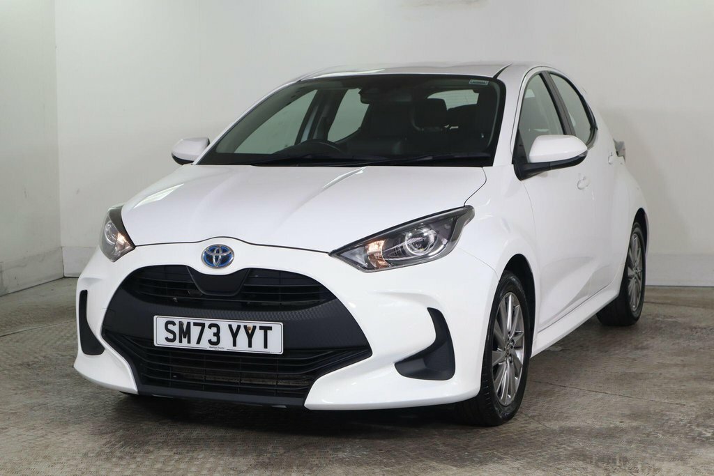 Toyota Yaris 1.5L Icon White #3