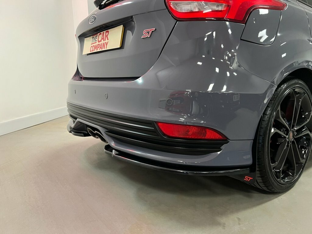Ford Focus Hatchback MM17KDZ Grey #6
