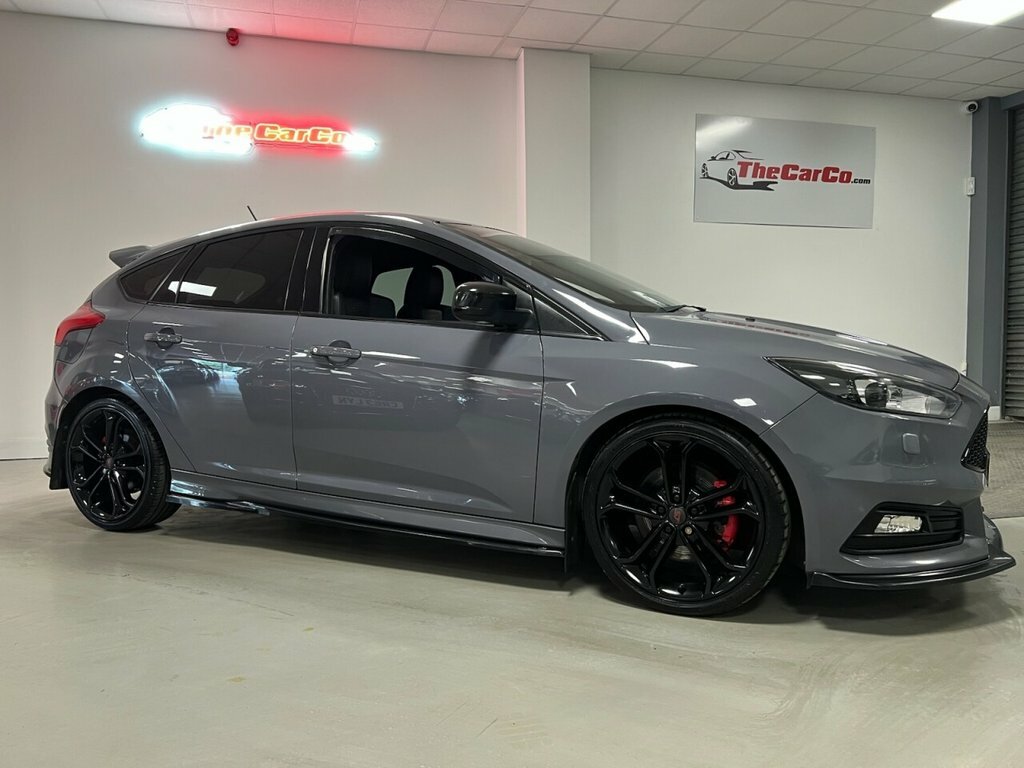 Ford Focus Hatchback MM17KDZ Grey #2
