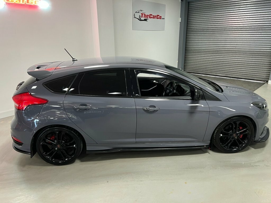Ford Focus Hatchback MM17KDZ Grey #3