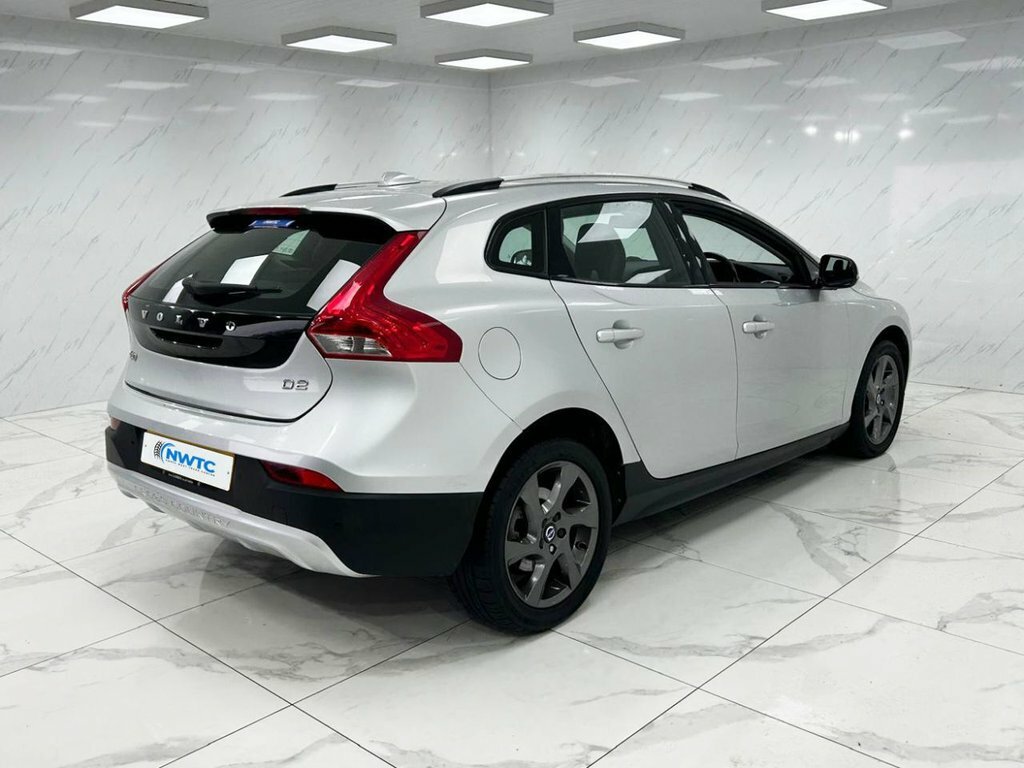 Volvo V40 Cross Country Hatchback D2 Red #10