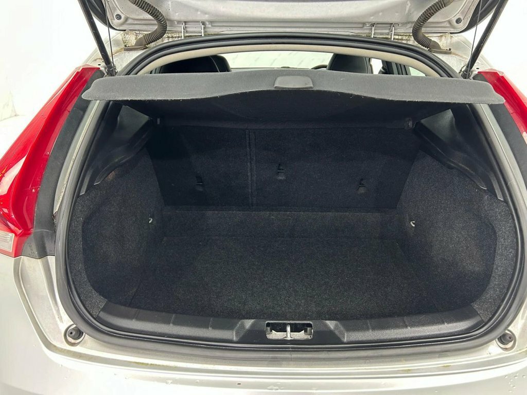 Volvo V40 Cross Country Hatchback D2 Red #19