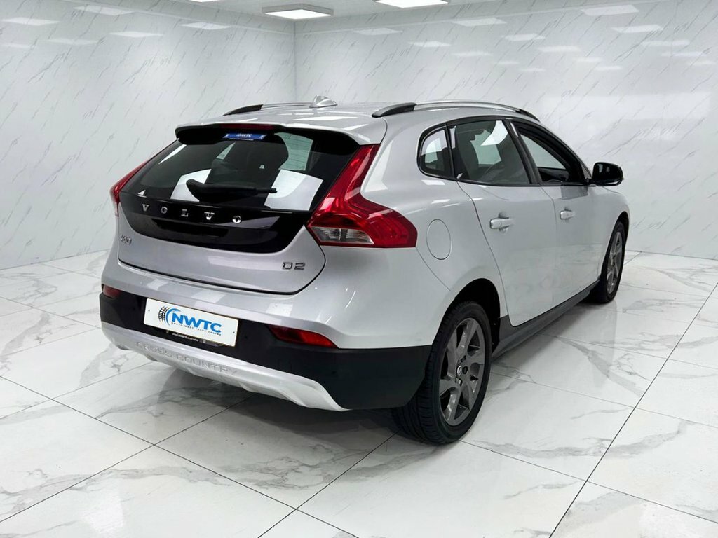 Volvo V40 Cross Country Hatchback D2 Red #9