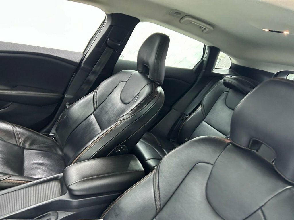 Volvo V40 Cross Country Hatchback D2 Red #11