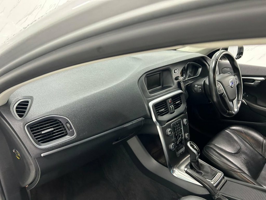 Volvo V40 Cross Country Hatchback D2 Red #12
