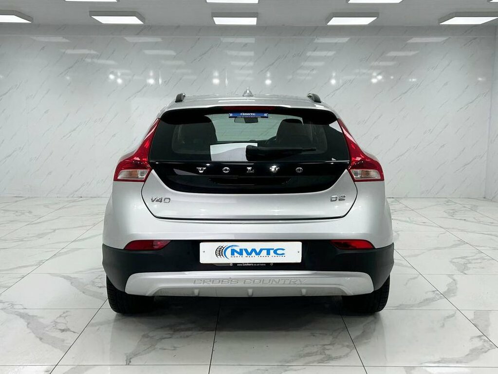 Volvo V40 Cross Country Hatchback D2 Red #8