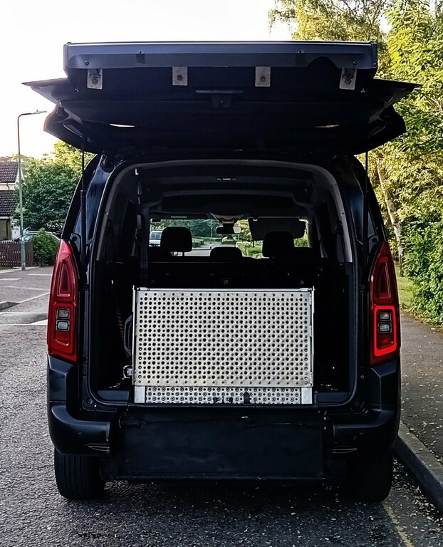 Citroen Berlingo 1.5L Feel Black #6